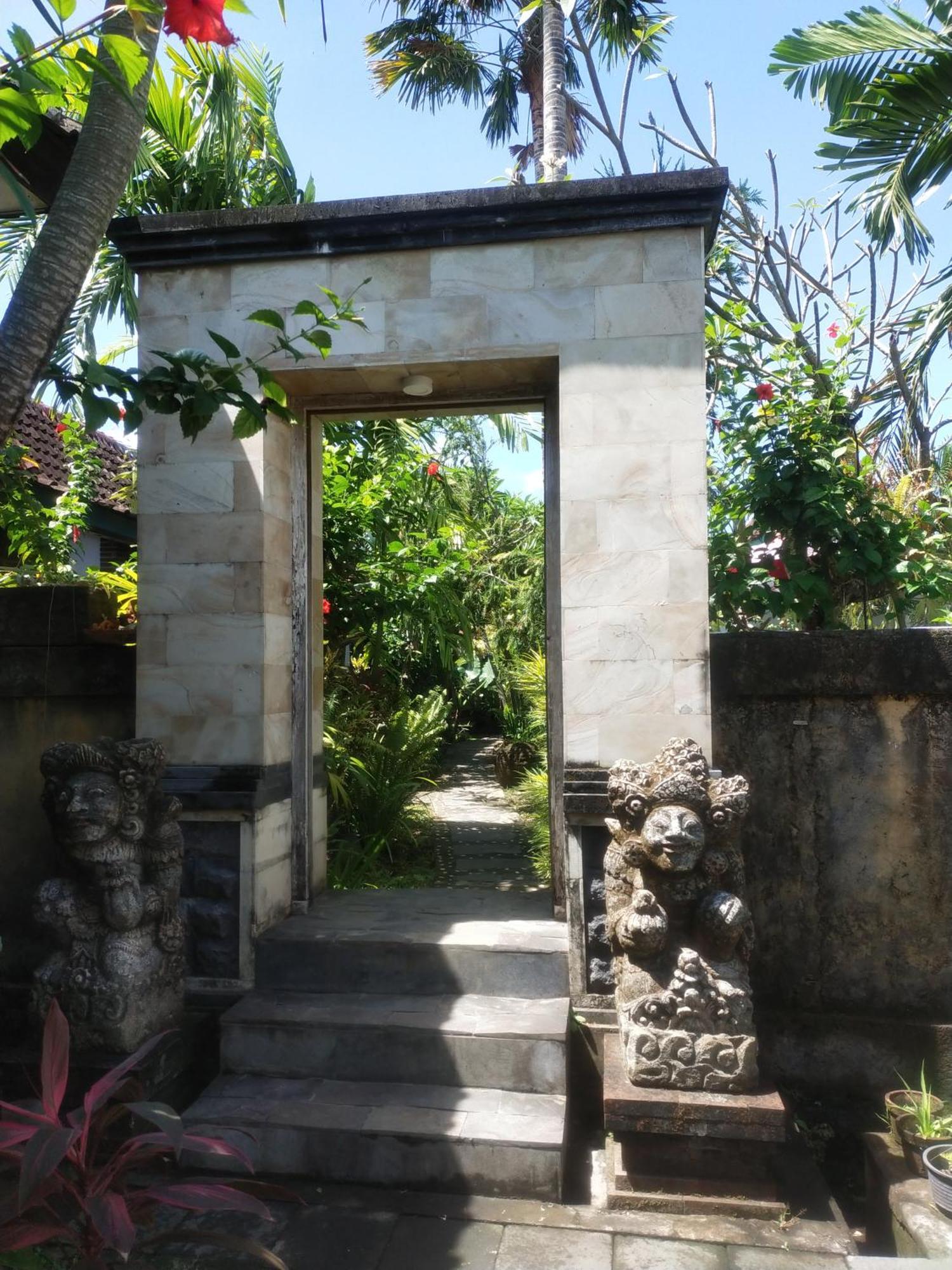 Comeback Guesthouse Canggu  Exterior photo